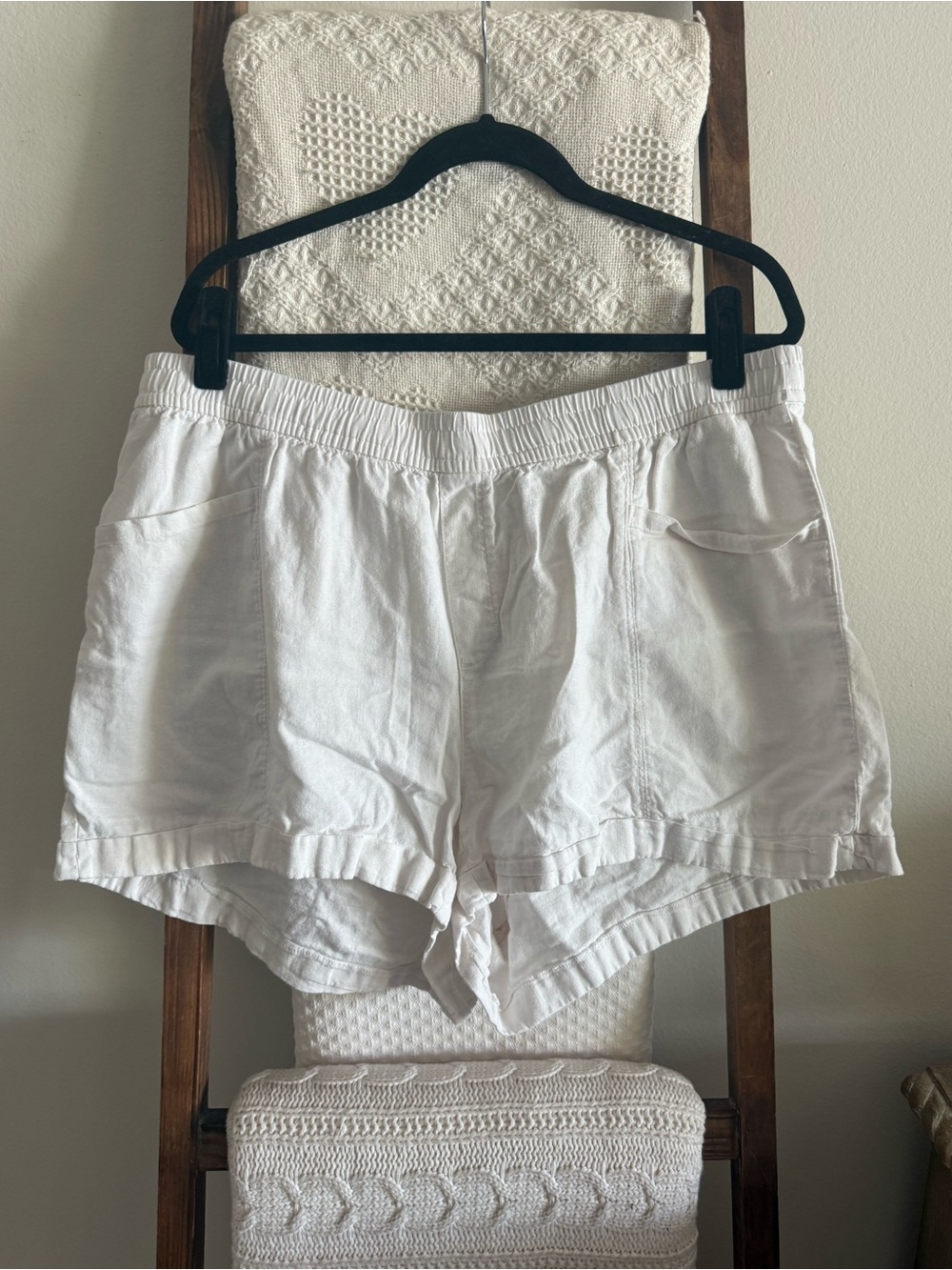 Old Navy White Linen Blend Pull On Shorts